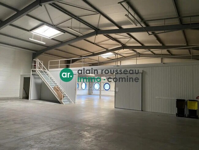 Location Local d'activités 688 m²
