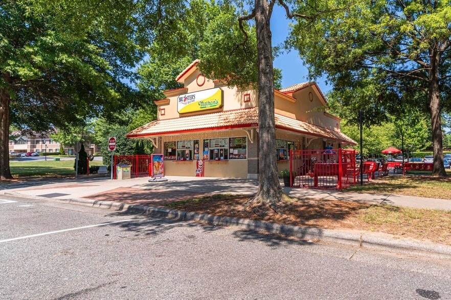 17029 Kenton Dr, Cornelius, NC for sale - Building Photo - Image 3 of 10