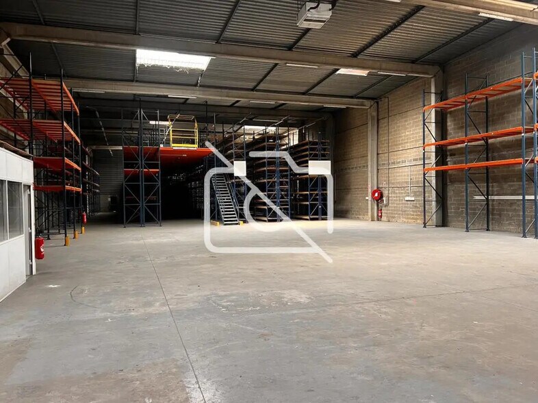 Industrial in Antony for lease - Interior Photo - Image 1 of 3