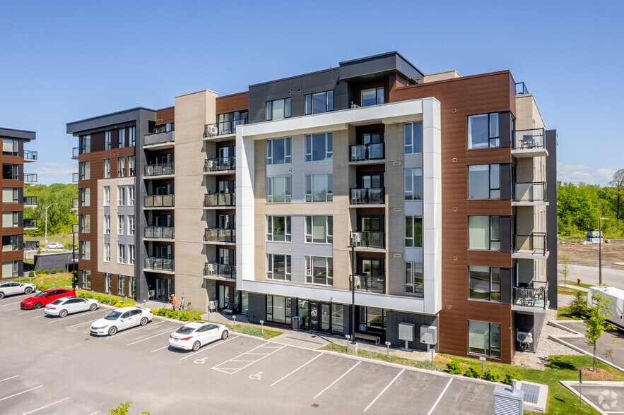 950-980 Av Pierre-Dansereau, Terrebonne, QC for lease - Primary Photo - Image 1 of 4