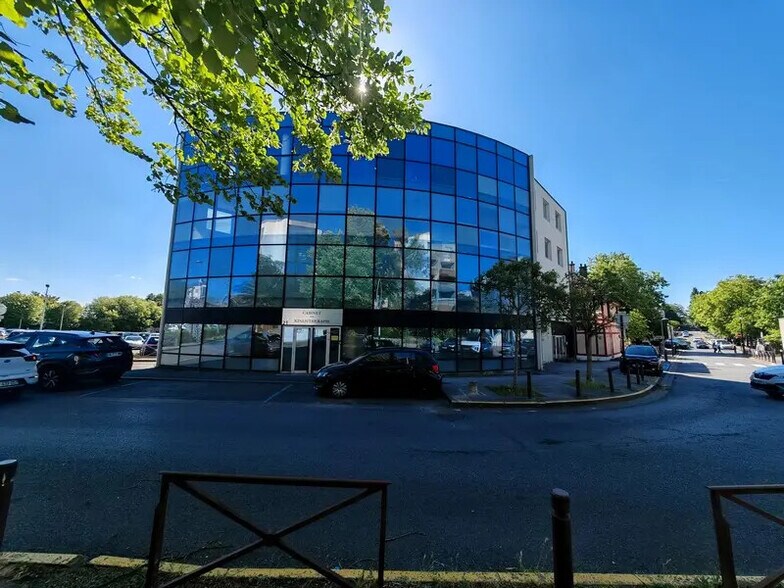 17 Rue Nicolas Appert, Lognes for sale - Building Photo - Image 2 of 15