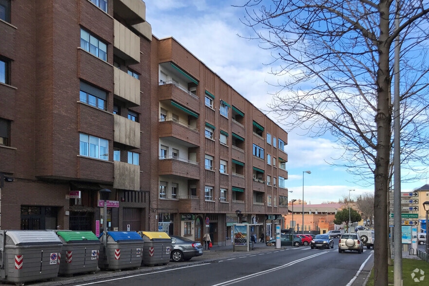 Retail in Segovia, Segovia for lease - Primary Photo - Image 1 of 2