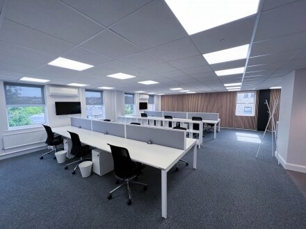 1-2 Gold Tops, Newport for lease Interior Photo- Image 1 of 6