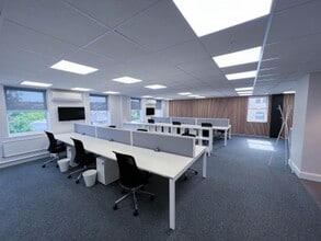 1-2 Gold Tops, Newport for lease Interior Photo- Image 1 of 6