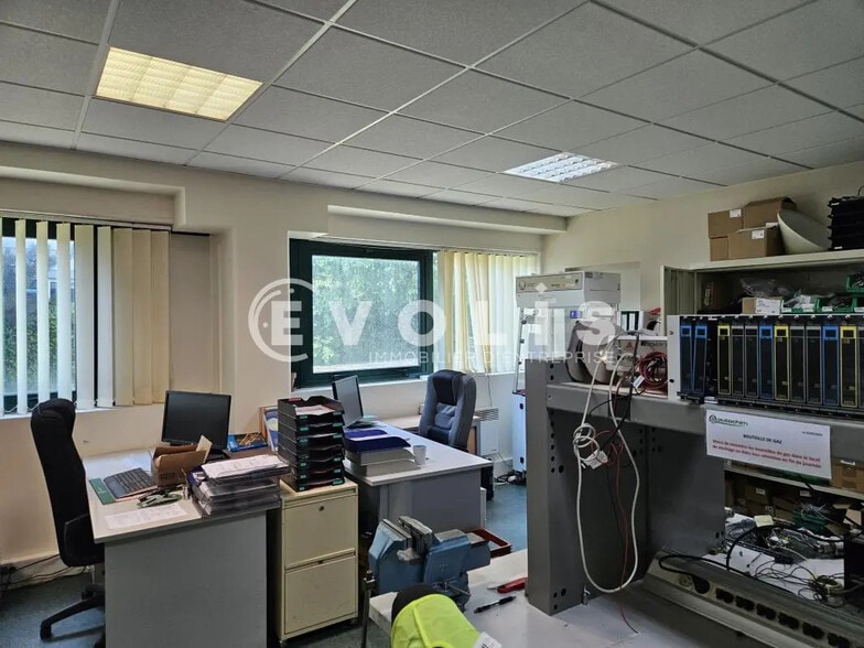 9 Avenue Des Froides Bouillies, Morangis for lease - Interior Photo - Image 3 of 22