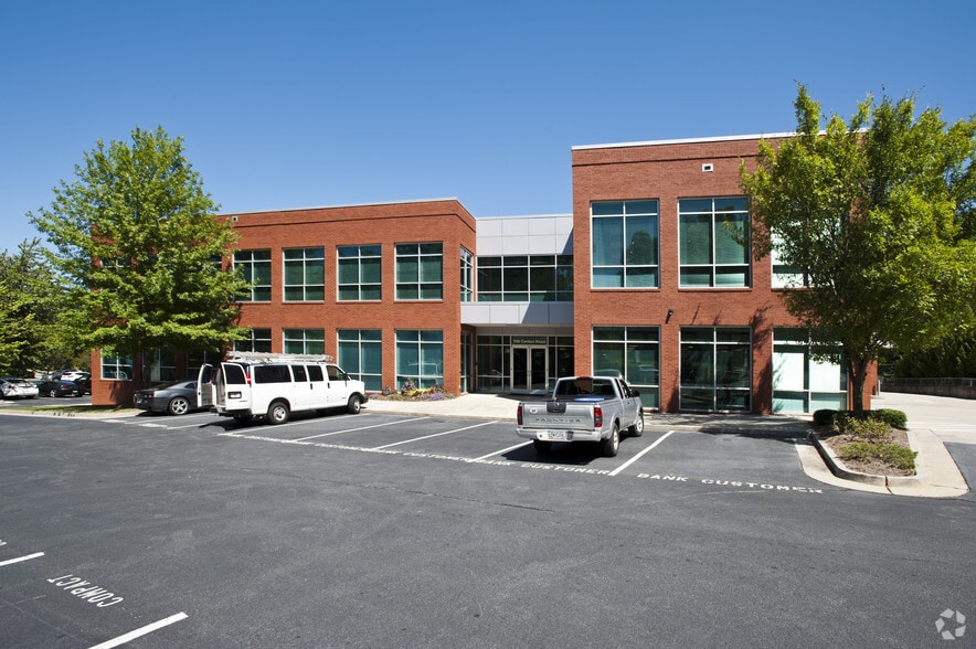 711 Canton Rd NE, Marietta, GA for lease - Building Photo - Image 1 of 3