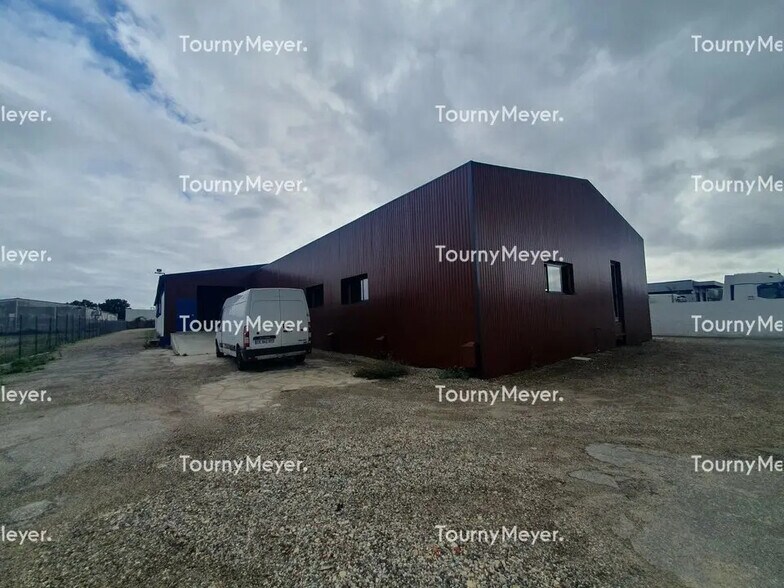 Office in Bordeaux for lease - Building Photo - Image 1 of 7