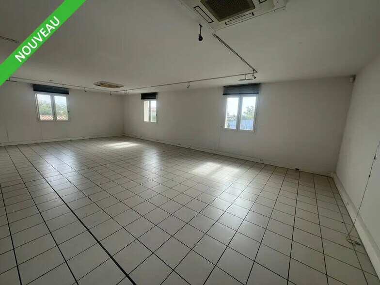 Office in Valence for sale - Building Photo - Image 1 of 5