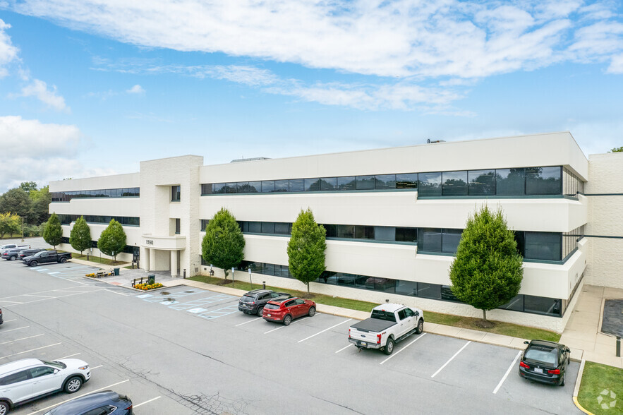 1550 Pond Rd, Allentown, PA for lease - Building Photo - Image 1 of 11