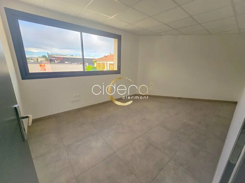 Office in COURNON-D'AUVERGNE for lease - Interior Photo - Image 3 of 6