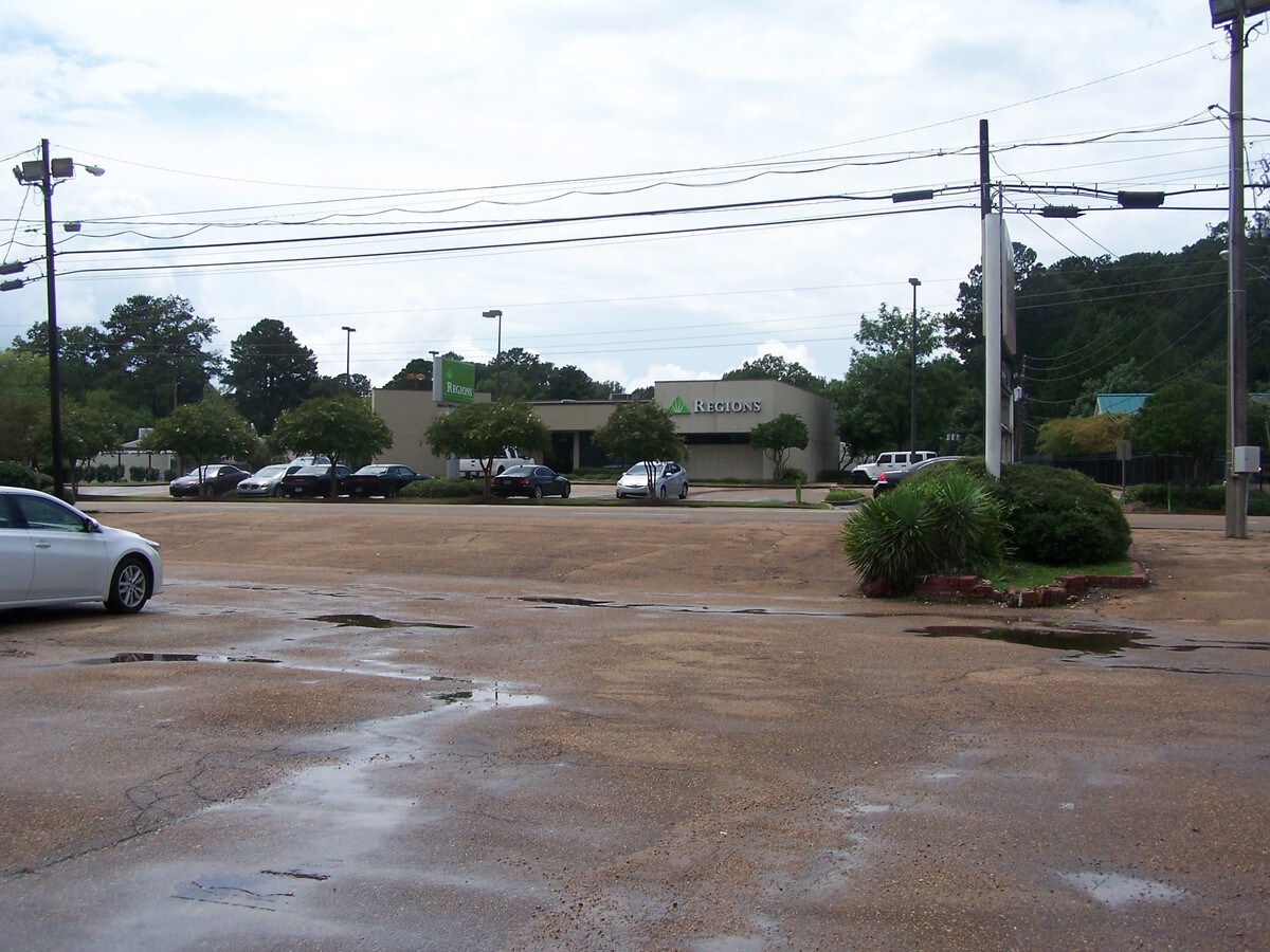 2930 Terry Rd, Jackson, MS 39212