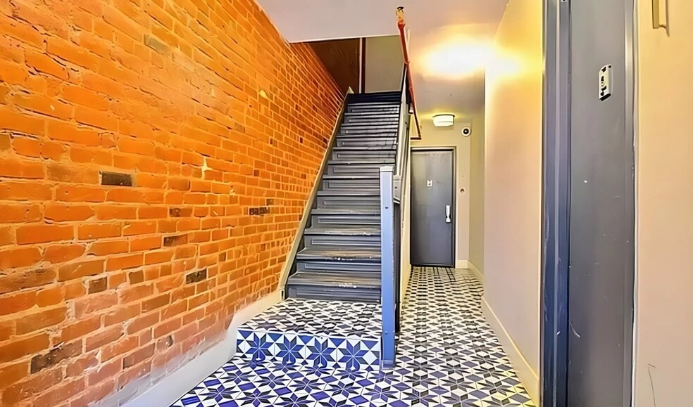 1076 Dean St, Brooklyn, NY for sale - Interior Photo - Image 2 of 14