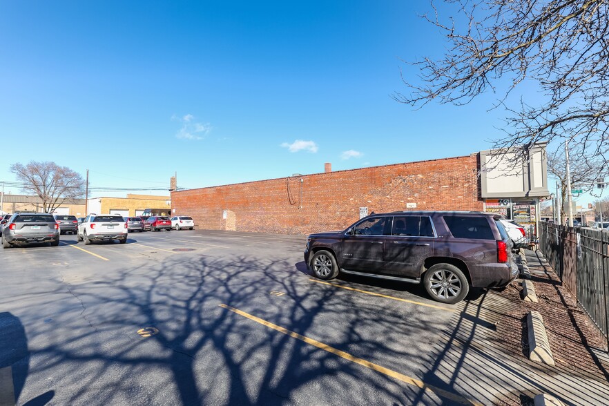 27-31 E Cass St, Joliet, IL for lease - Building Photo - Image 3 of 7