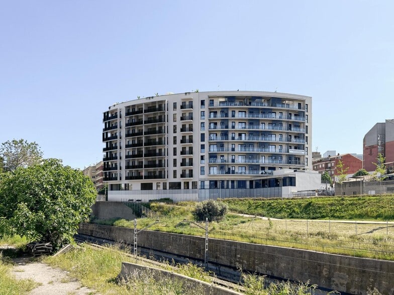 Retail in Granollers, Barcelona for lease - Building Photo - Image 2 of 4