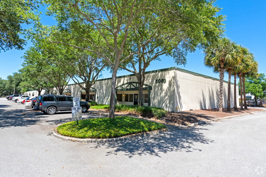 6203 Johns Rd, Tampa, FL for lease - Building Photo - Image 1 of 10