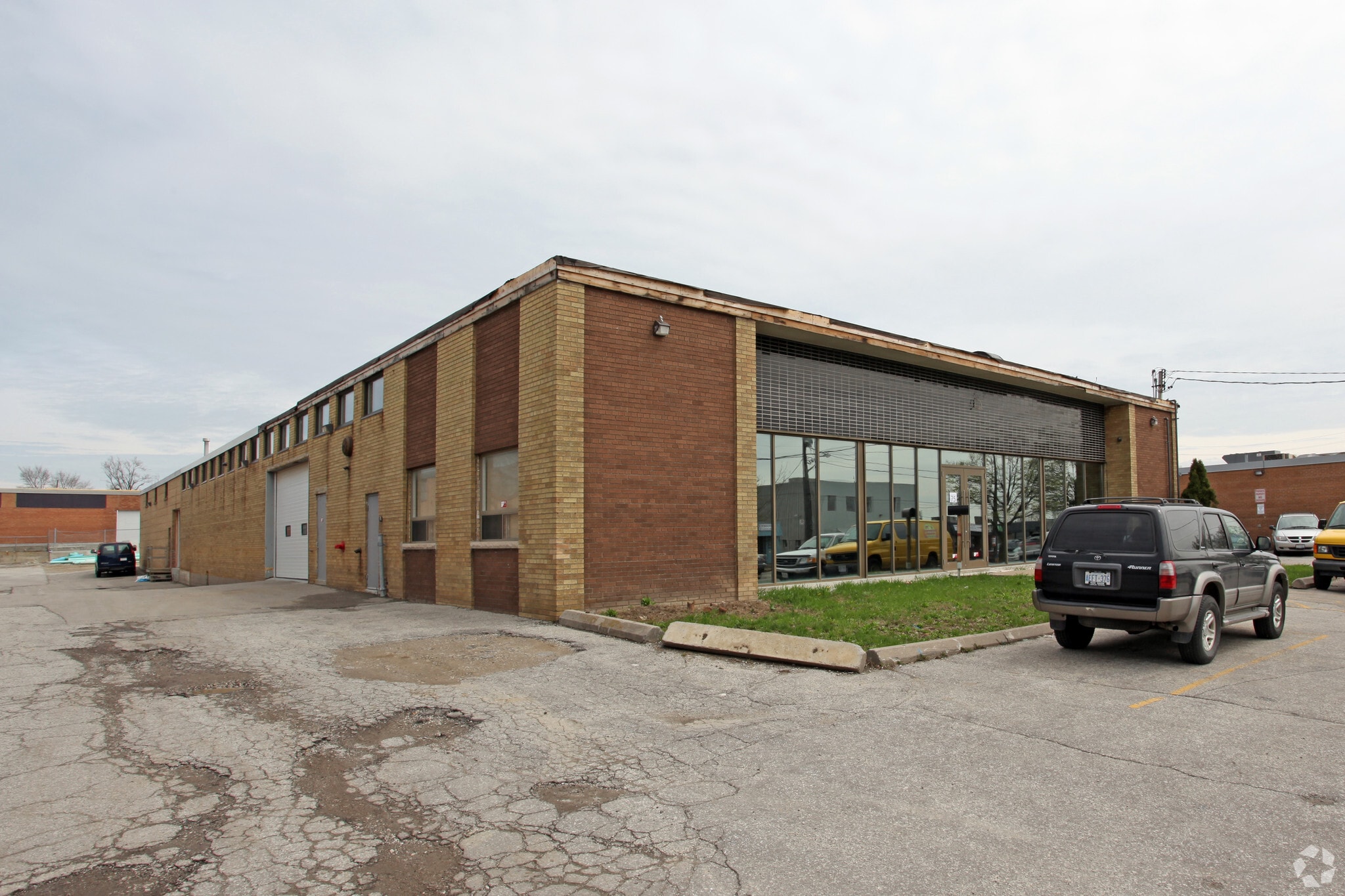 75 Sheffield St, Toronto, ON for sale Primary Photo- Image 1 of 1