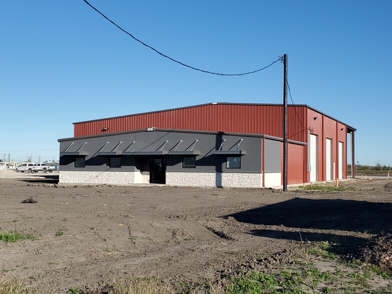 1253 Southern Minerals Rd, Corpus Christi, TX for lease - Building Photo - Image 1 of 4