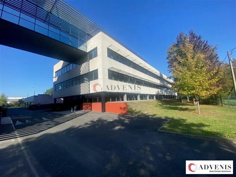 Office in Gradignan for lease - Building Photo - Image 1 of 11