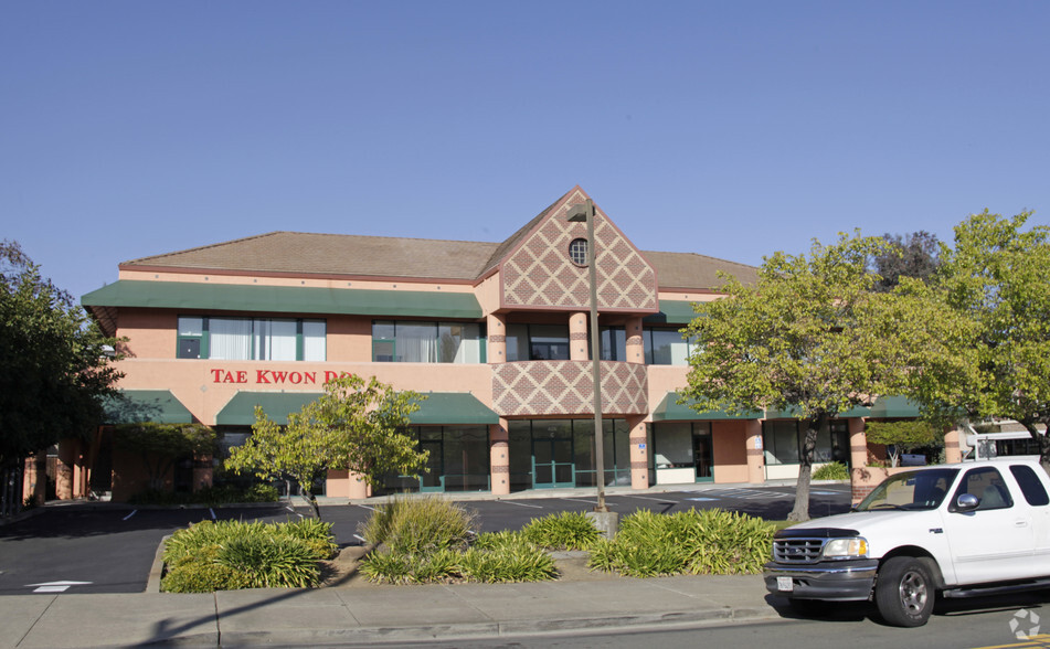 425 Military East St, Benicia, CA for lease - Building Photo - Image 2 of 4