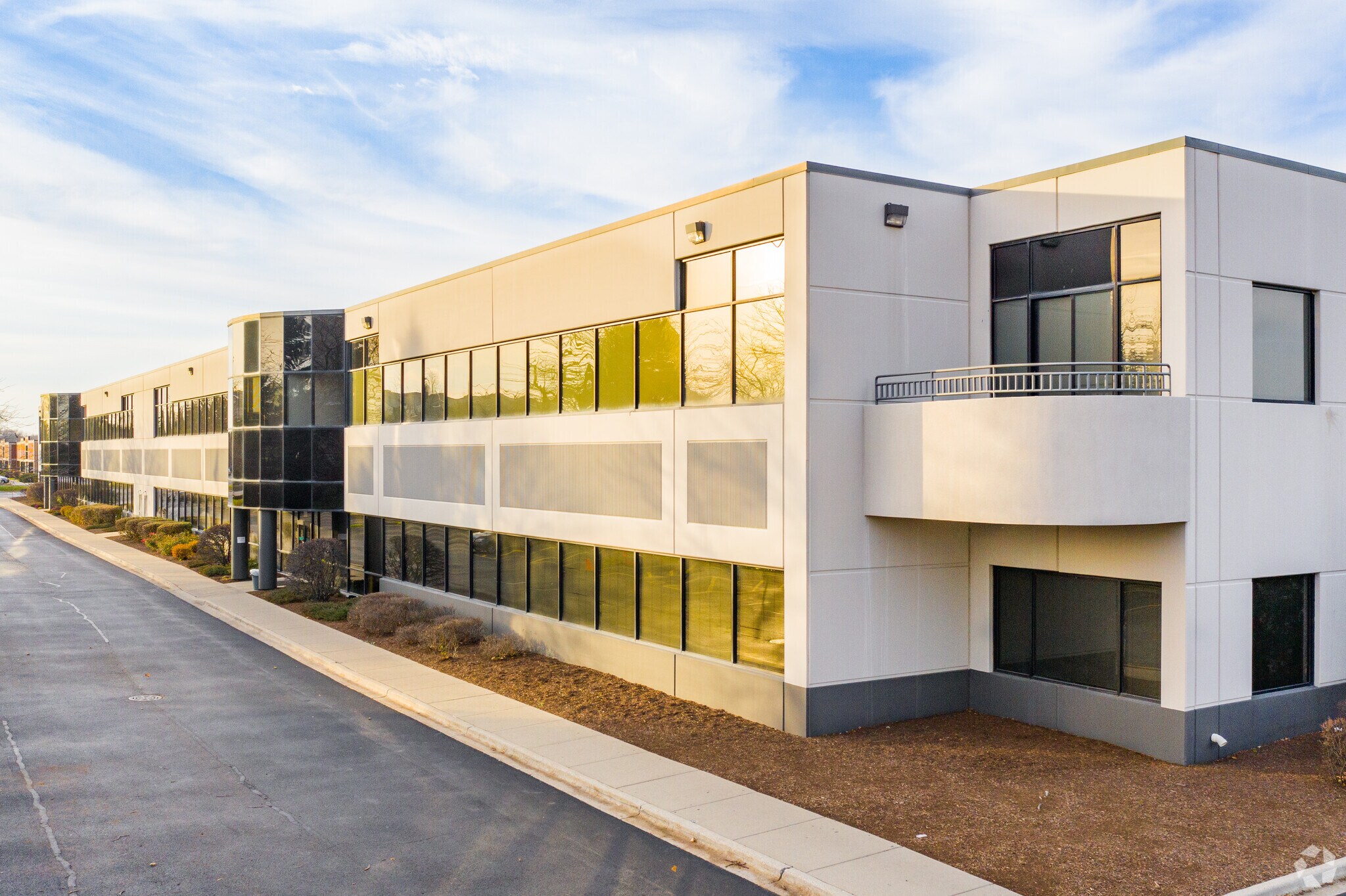 100-130 Lakeview Pky, Vernon Hills, IL for lease Building Photo- Image 1 of 10