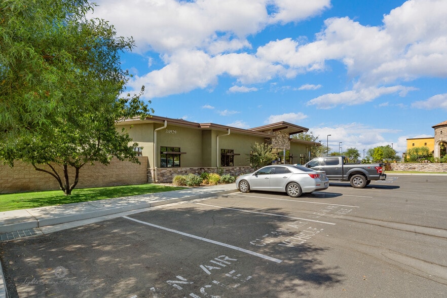 34929 Flyover Ct, Bakersfield, CA for lease - Building Photo - Image 3 of 17