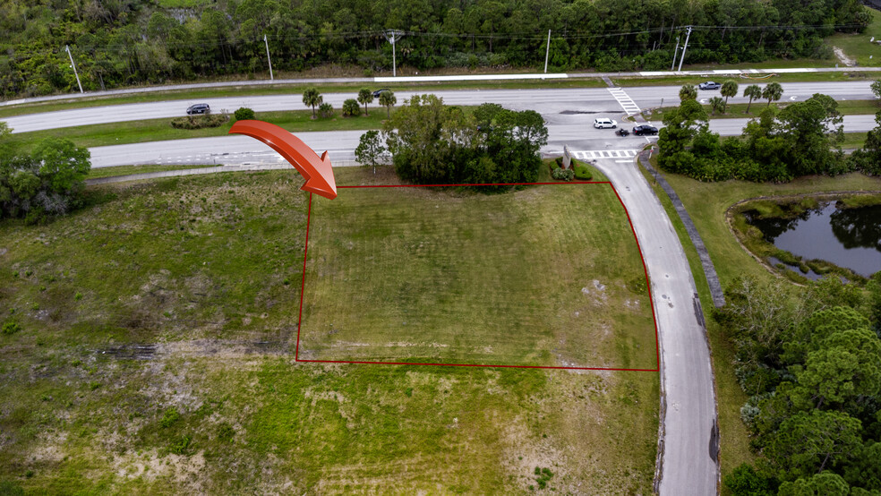 641 NE Hammock Creek Trl, Port Saint Lucie, FL for sale - Building Photo - Image 2 of 8