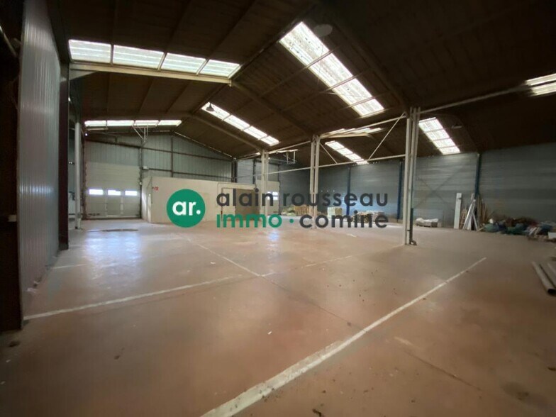 Industrial in Durtal for sale - Building Photo - Image 2 of 3