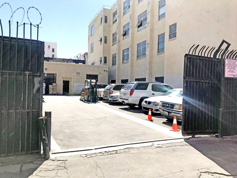 120-128 E 11th St, Los Angeles, CA for lease - Building Photo - Image 2 of 4