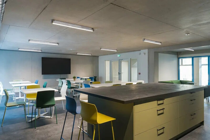 Office in Nantes for lease - Building Photo - Image 1 of 5