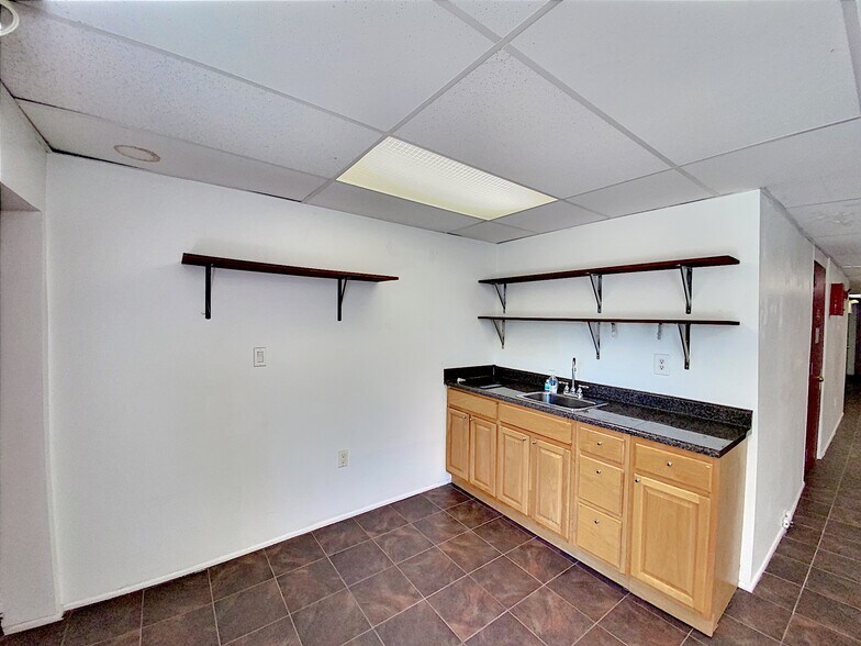 156 E 109th St, New York, NY for lease - Building Photo - Image 2 of 18