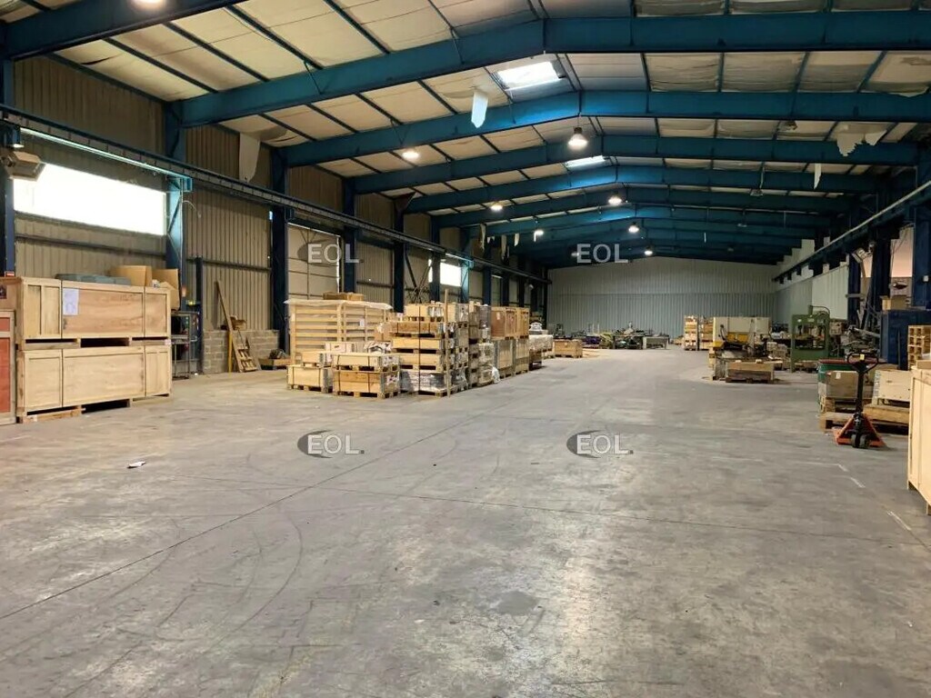 Location Local d'activités 1 700 m² - Photo 1