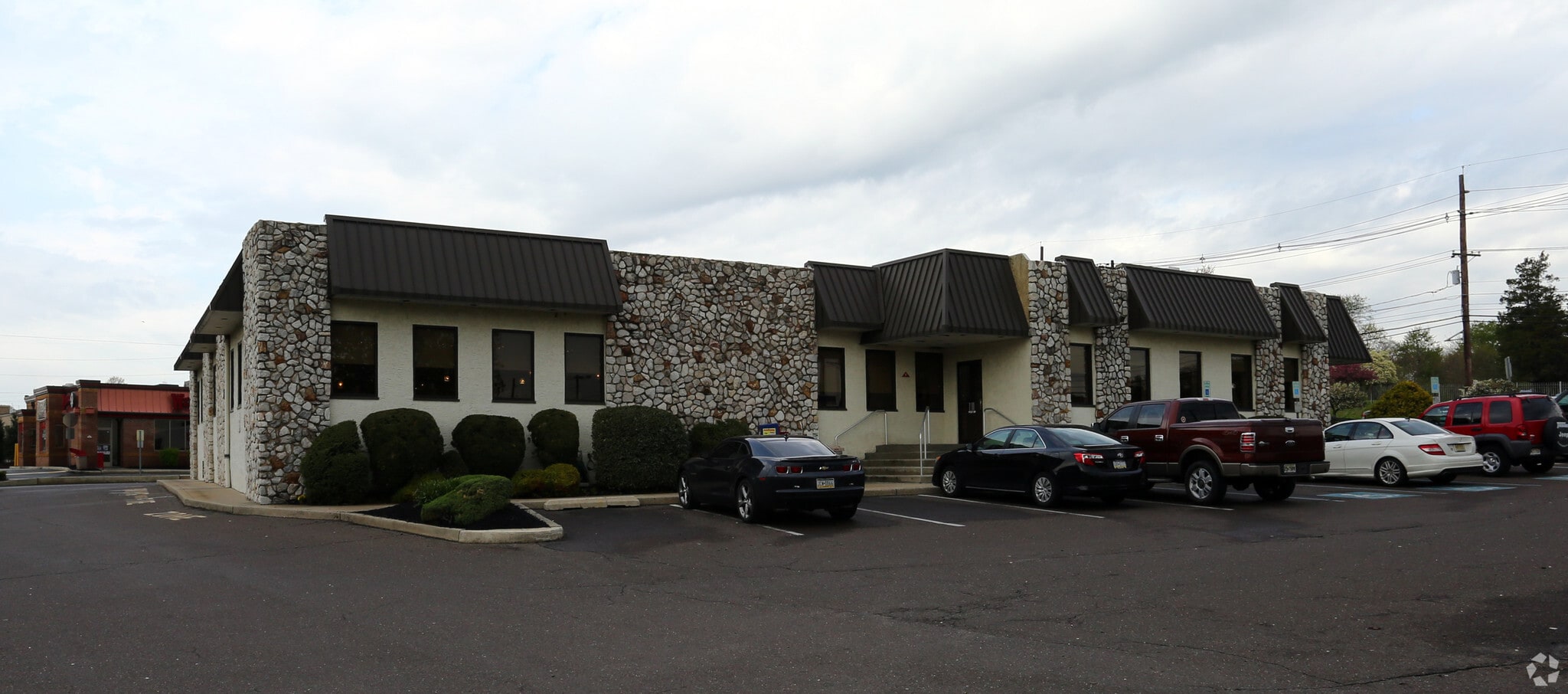 7377 N Crescent Blvd, Pennsauken, NJ for lease Primary Photo- Image 1 of 6