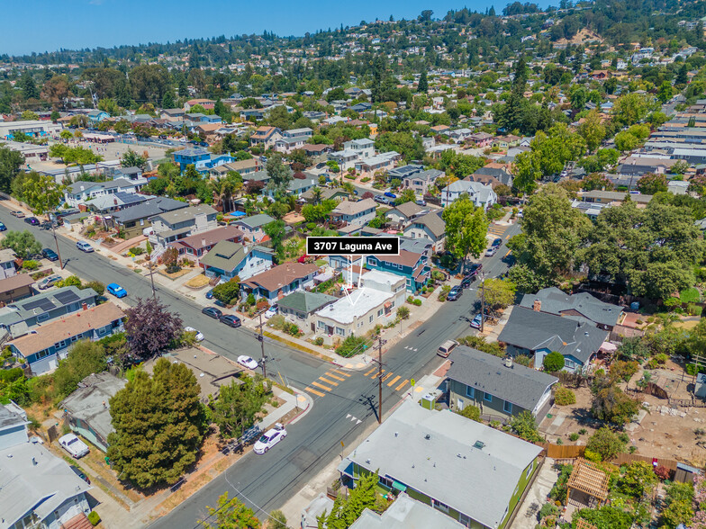 2568 Scenic Ave, Oakland, CA for sale - Building Photo - Image 1 of 12