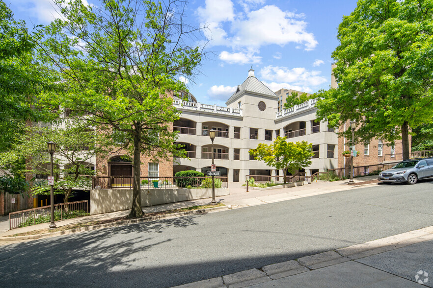 4600 N Park Ave, Chevy Chase, MD for sale - Building Photo - Image 1 of 28