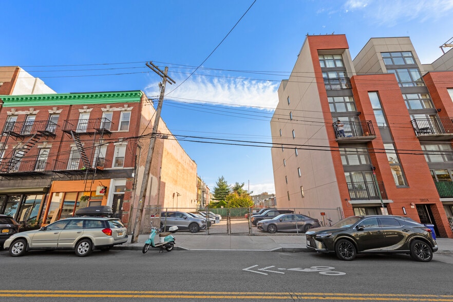 284-286 Nassau Ave, Brooklyn, NY for sale - Building Photo - Image 2 of 6
