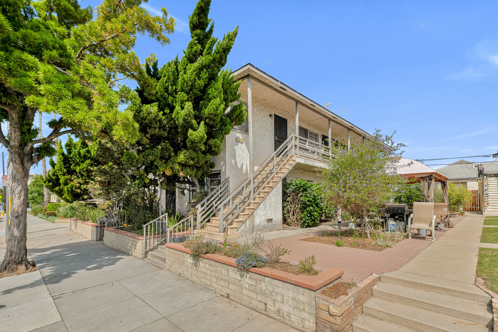 1811 Ocean Park Blvd, Santa Monica, CA for sale Building Photo- Image 1 of 8