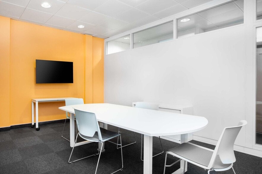 Office in Schiltigheim for lease - Interior Photo - Image 2 of 5