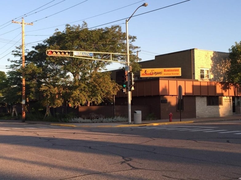 222 S Main St, Waupaca, WI for sale - Primary Photo - Image 1 of 1