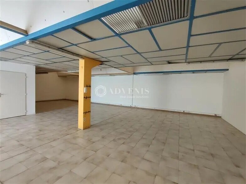 Flex in Béziers for lease - Interior Photo - Image 2 of 4