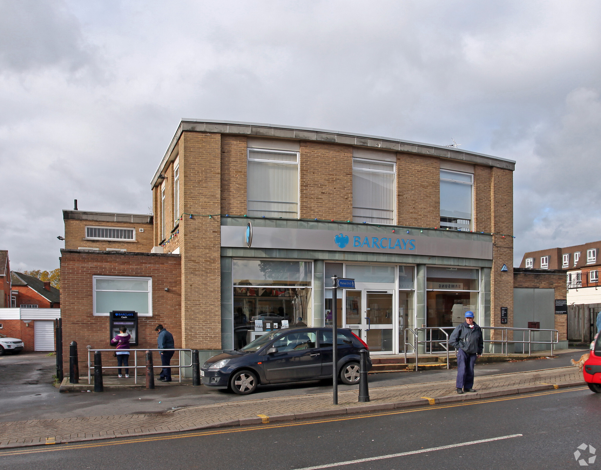 208 High St, Crowthorne for lease Primary Photo- Image 1 of 3