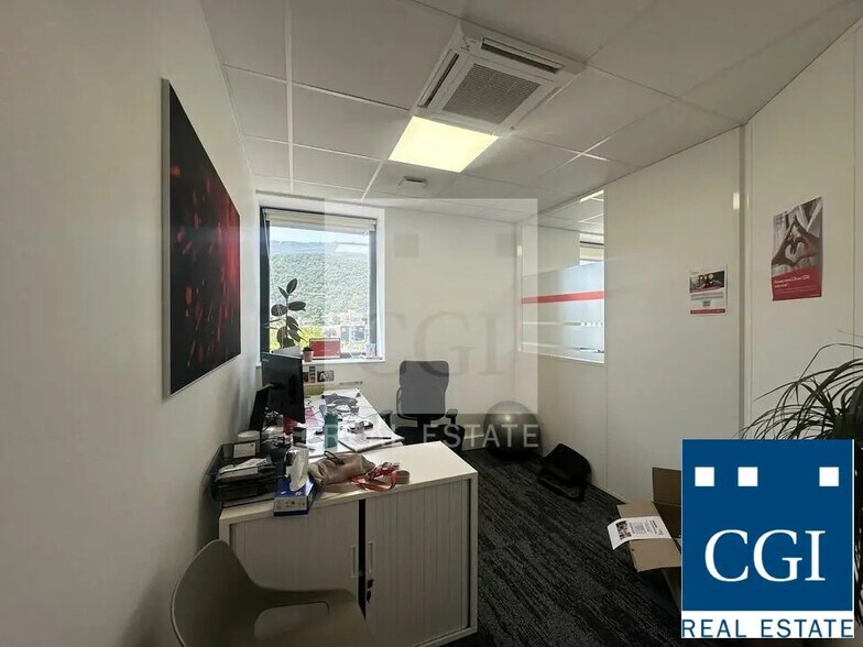 Office in Seyssinet-Pariset for lease - Interior Photo - Image 2 of 7