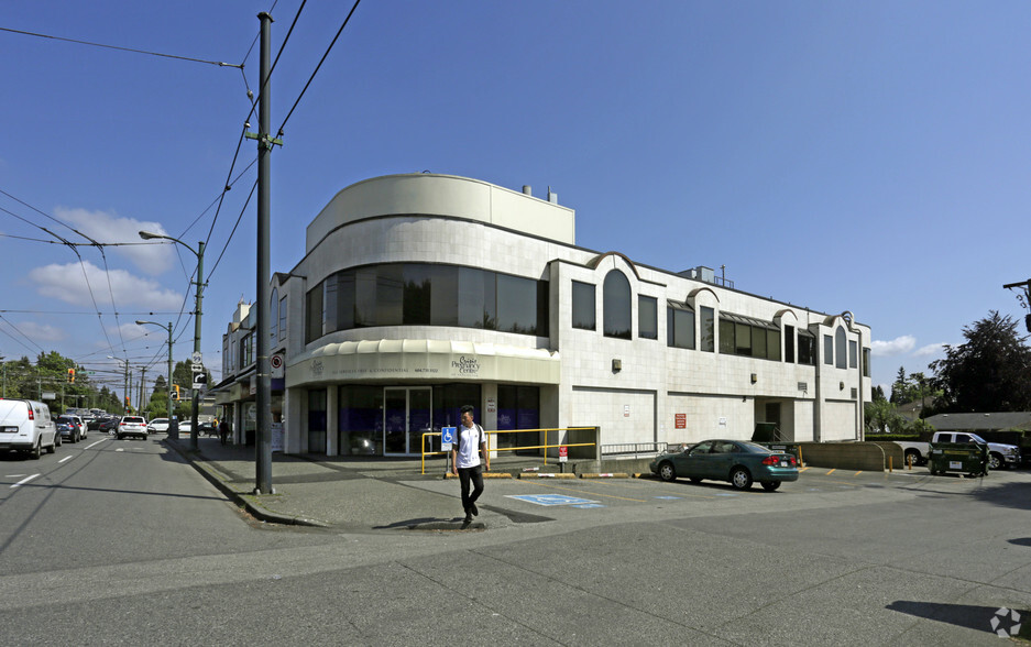 5701 Granville St, Vancouver, BC for lease - Building Photo - Image 2 of 11