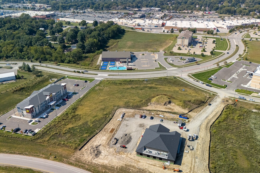 3620 Village Dr, Saint Joseph, MO for sale - Building Photo - Image 3 of 4