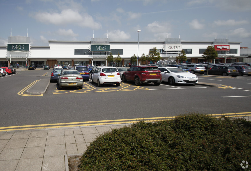 Mostyn St, Llanelli for lease - Building Photo - Image 1 of 19