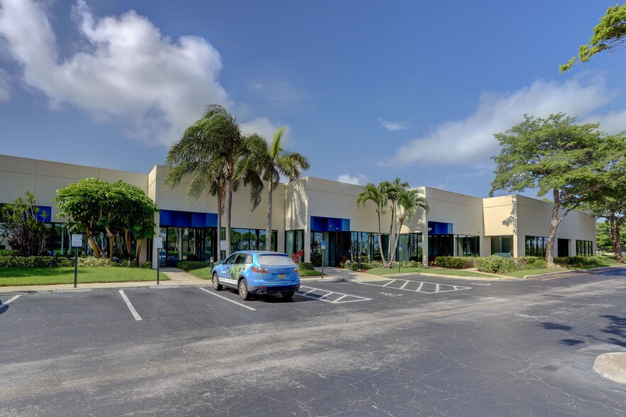 901 Clint Moore Rd, Boca Raton, FL for sale - Building Photo - Image 3 of 16