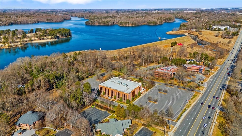 1823 Eastchester Dr, High Point, NC for lease - Aerial - Image 2 of 13