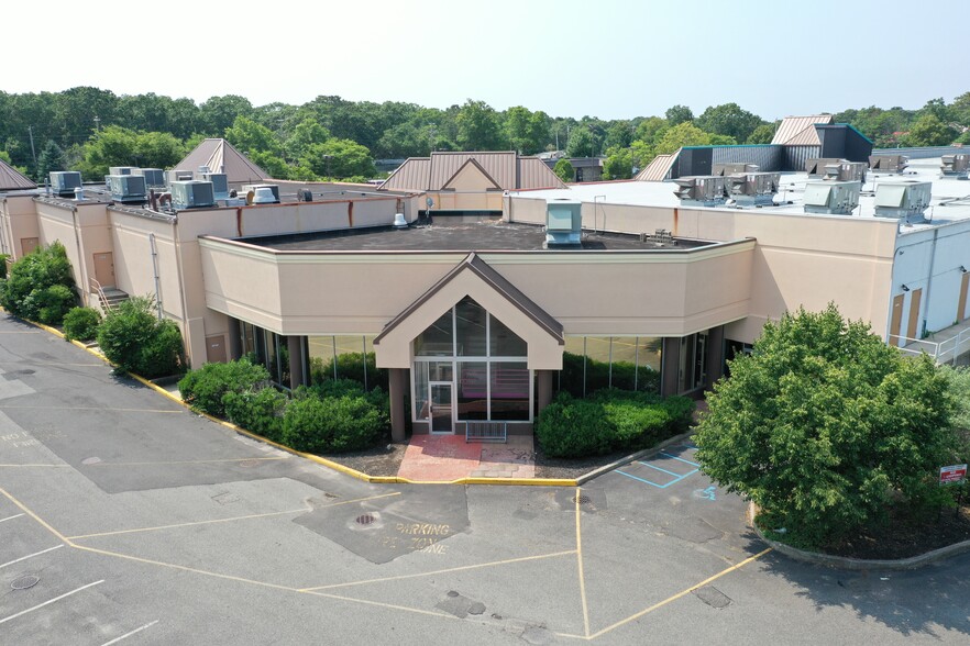 248-268 W Montauk Hwy, Hampton Bays, NY for lease - Building Photo - Image 1 of 17