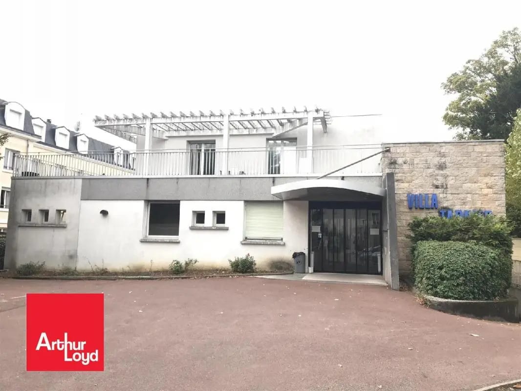 Retail in Chartres for sale Building Photo- Image 1 of 8