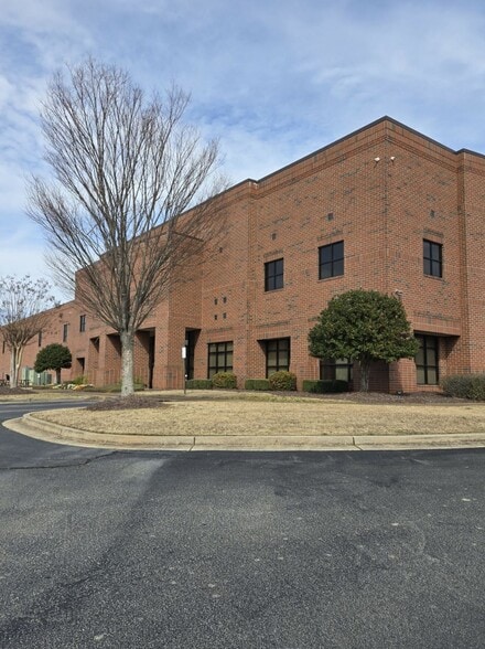 5531 Rafe Ct, Flowery Branch, GA for lease - Building Photo - Image 2 of 3