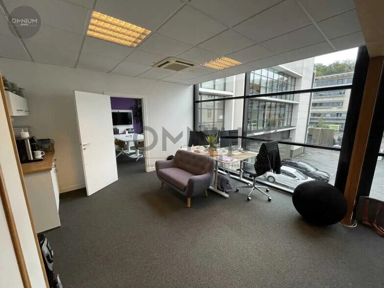 Office in Lyon for lease - Building Photo - Image 1 of 9